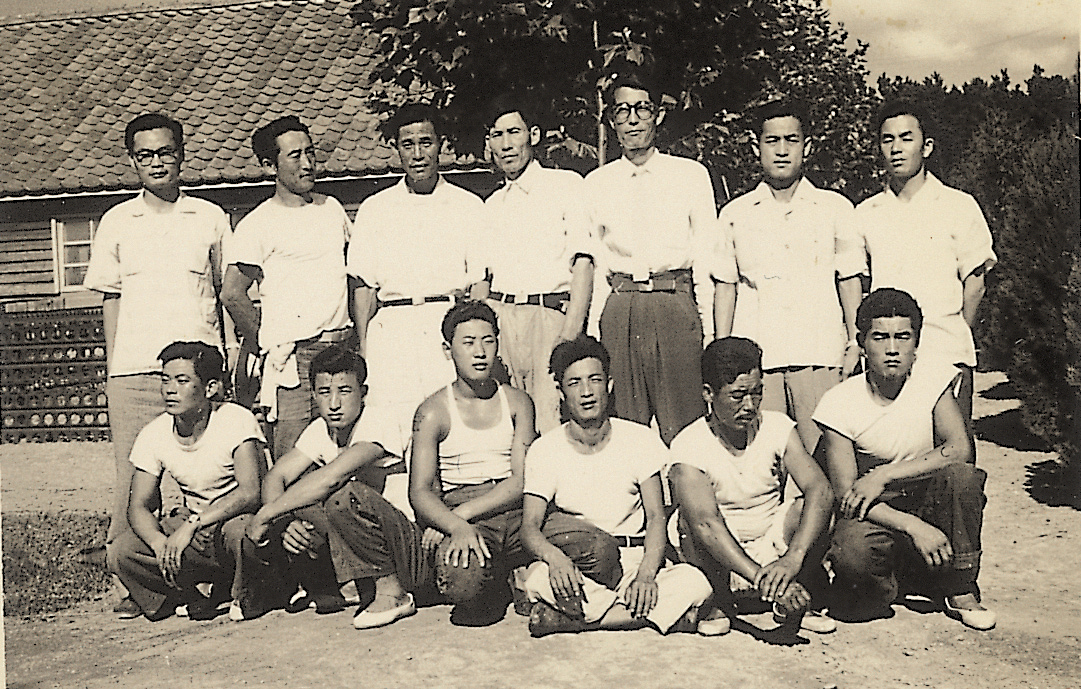 돈사앞에서(그리운 얼굴) 사진1