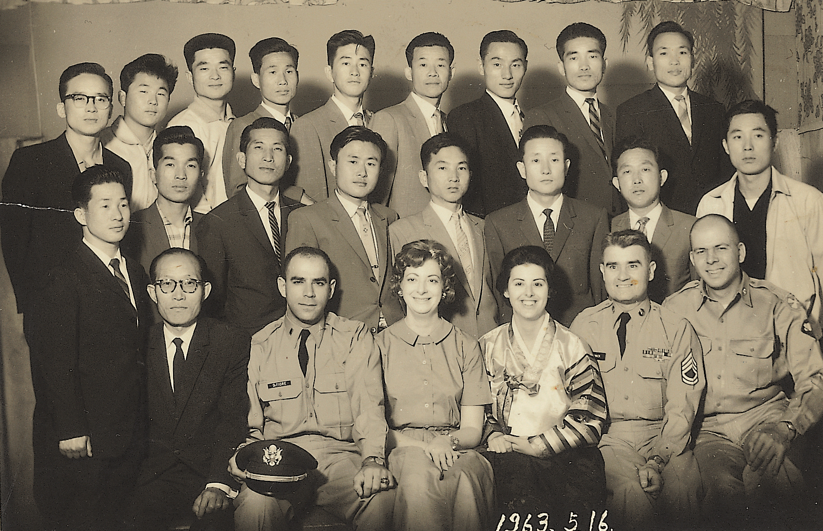주한미군 영어회화 강사와 함께 기념촬영(그리운 얼굴) 사진1