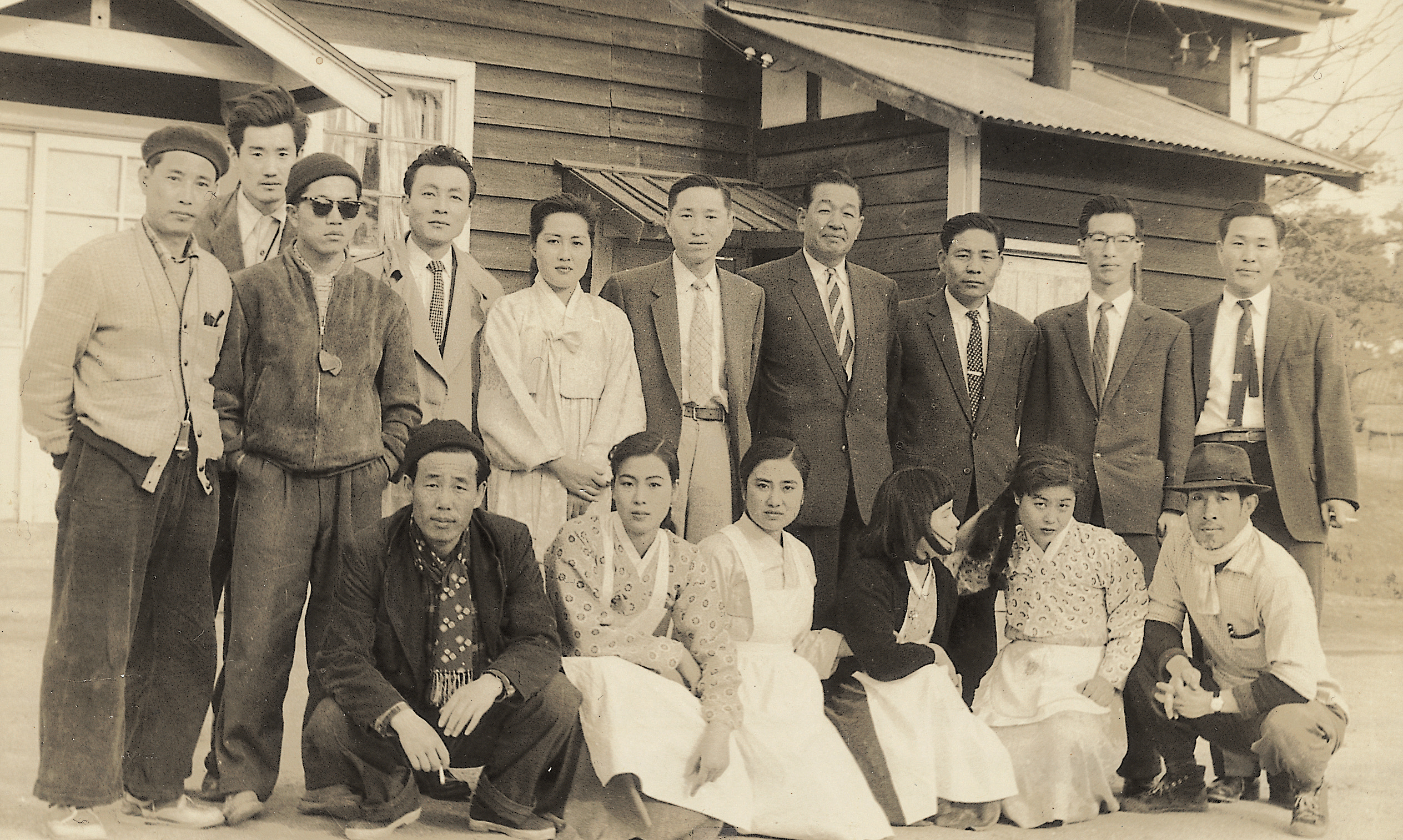 2우사 사무실앞 단체사진(그리운 얼굴) 사진1