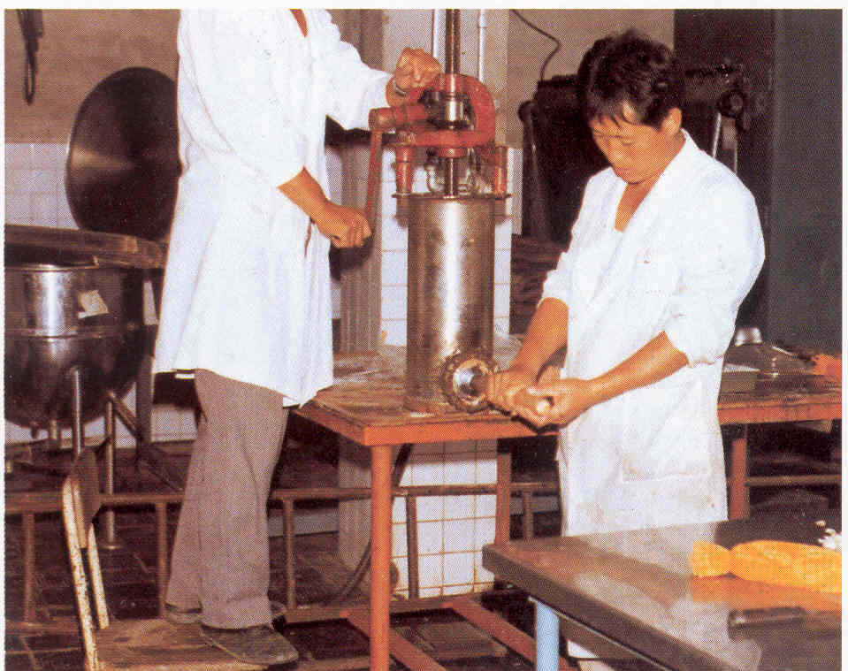 육제품 충진(축산물이용 1960년대) 사진1